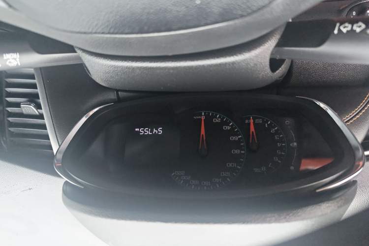 Used Chevrolet Trax 2018 330T Automatic Two-Wheel Drive Elite Model Odometer Close Up