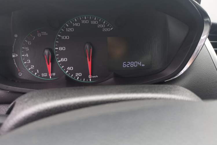Used Chevrolet Trax 2018 330T Manual Transmission Two-Wheel Drive Comfort Version Odometer Close Up
