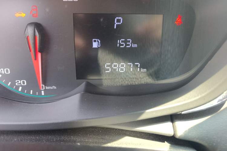 Used Chevrolet Trax 2018 330T Automatic Two-Wheel Drive Elite Model Odometer Close Up