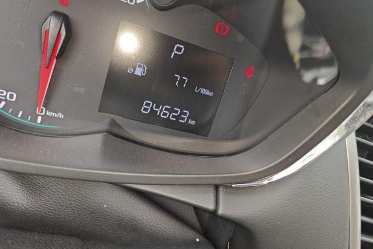 Used Chevrolet Trax 2018 330T Automatic Two-Wheel Drive Elite Model Odometer Close Up