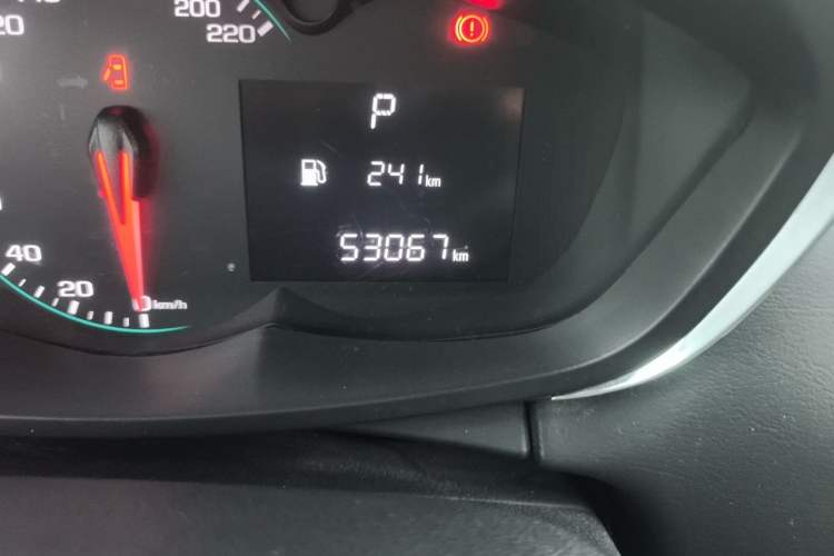Used Chevrolet Trax 2018 330T Automatic Two-Wheel Drive Elite Model Odometer Close Up