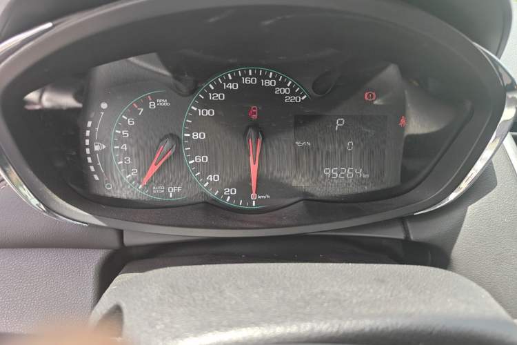 Used Chevrolet Trax 2018 330T Automatic Two-Wheel Drive Elite Model Odometer Close Up