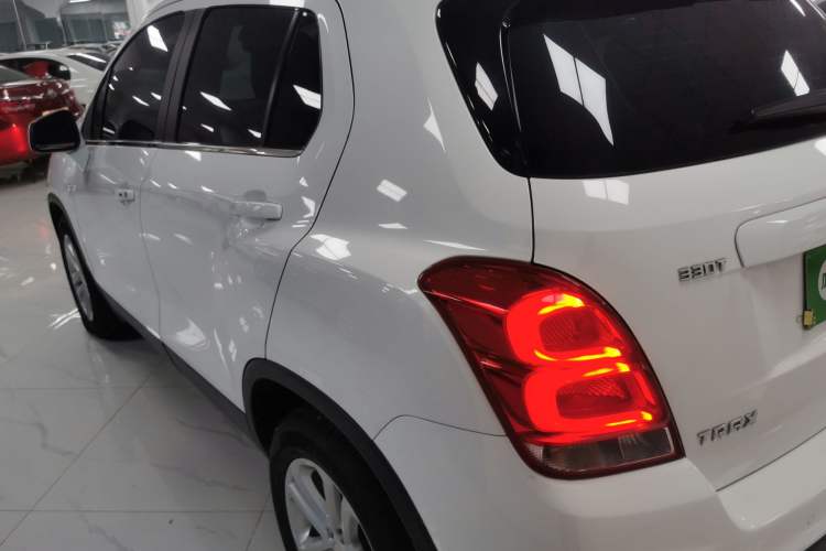 Used Chevrolet Trax 2018 330T Automatic Two-Wheel Drive Luxury Model Rear Left 45 Deg