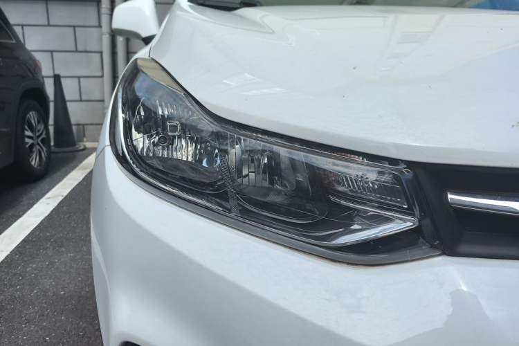 Used Chevrolet Trax 2018 330T Automatic Two-Wheel Drive Elite Model Right Front Headlight