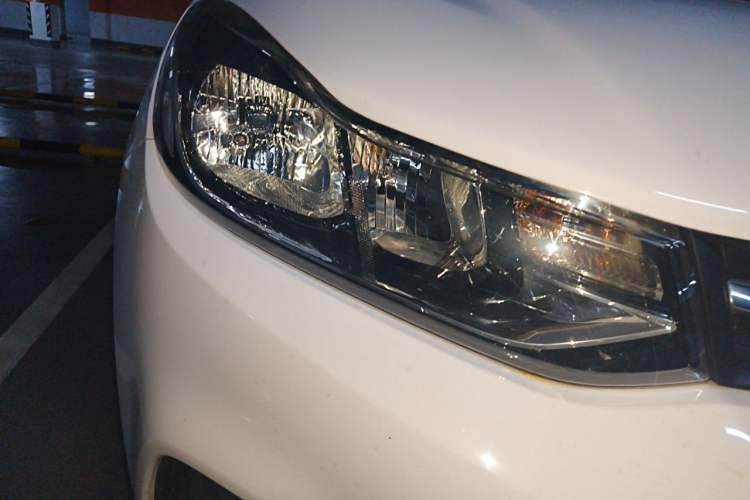Used Chevrolet Trax 2018 330T Manual Transmission Two-Wheel Drive Comfort Version Right Front Headlight