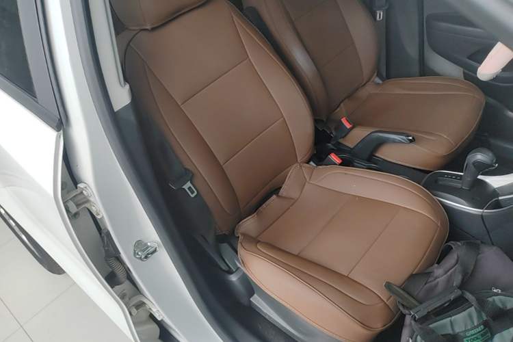 Used Chevrolet Trax 2018 330T Automatic Two-Wheel Drive Elite Model Right Front Seat