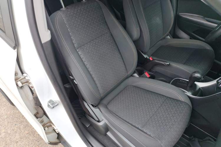 Used Chevrolet Trax 2018 330T Automatic Two-Wheel Drive Elite Model Right Front Seat