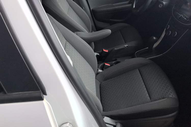 Used Chevrolet Trax 2018 330T Automatic Two-Wheel Drive Elite Model Right Front Seat