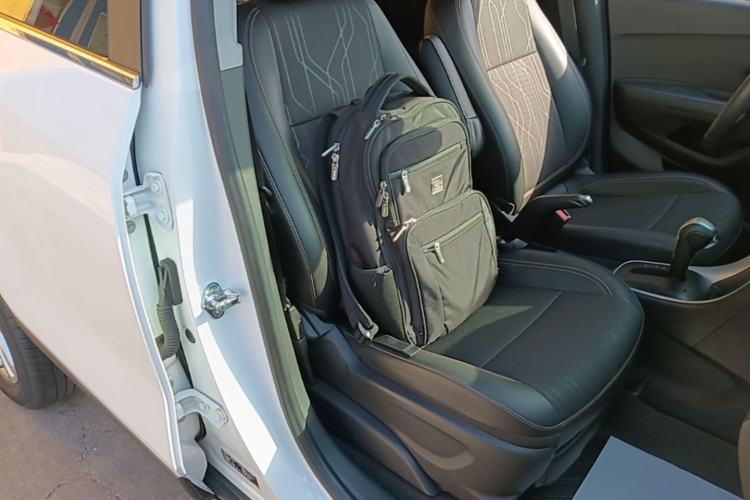 Used Chevrolet Trax 2018 330T Automatic Two-Wheel Drive Luxury Model Right Front Seat