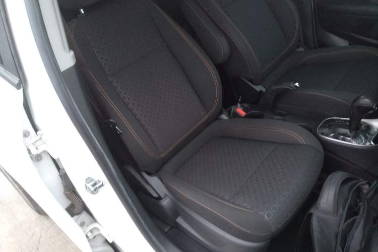 Used Chevrolet Trax 2018 330T Automatic Two-Wheel Drive Elite Model Right Front Seat