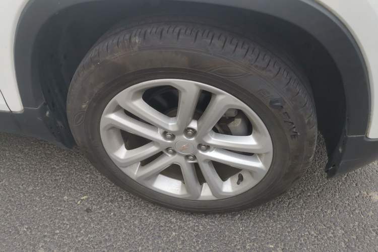 Used Chevrolet Trax 2018 330T Automatic Two-Wheel Drive Elite Model Right Front Wheel Hub