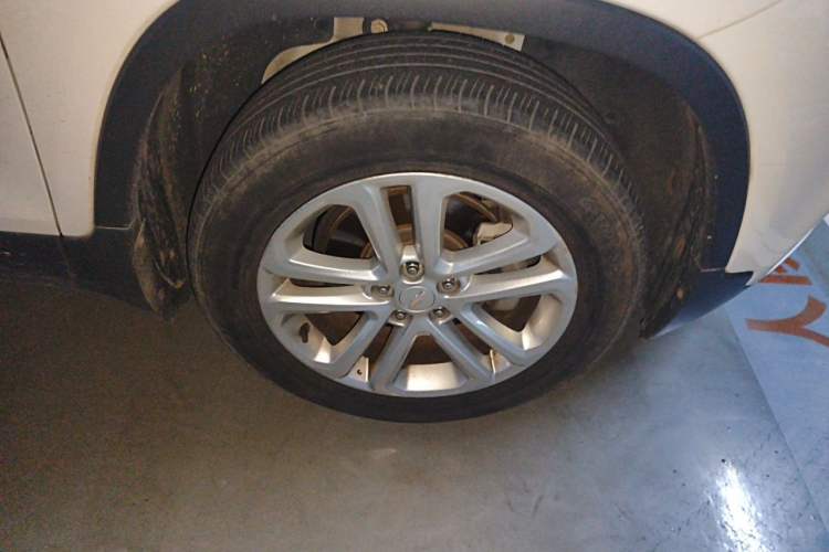 Used Chevrolet Trax 2018 330T Manual Transmission Two-Wheel Drive Comfort Version Right Front Wheel Hub