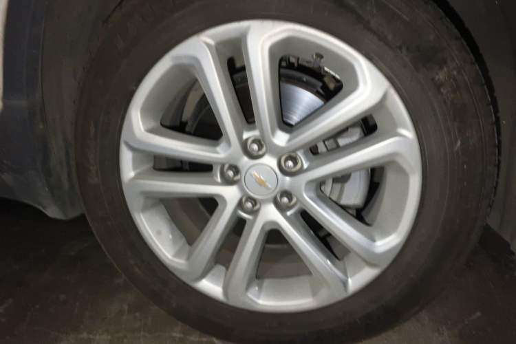 Used Chevrolet Trax 2018 330T Automatic Two-Wheel Drive Elite Model Right Front Wheel Hub