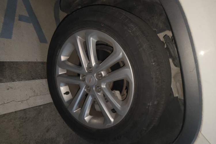 Used Chevrolet Trax 2018 330T Automatic Two-Wheel Drive Luxury Model Right Front Wheel Hub