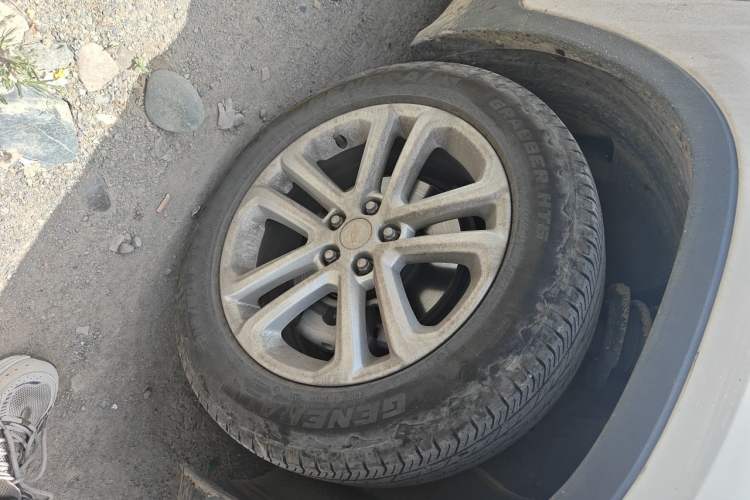 Used Chevrolet Trax 2018 330T Automatic Two-Wheel Drive Elite Model Right Front Wheel Hub