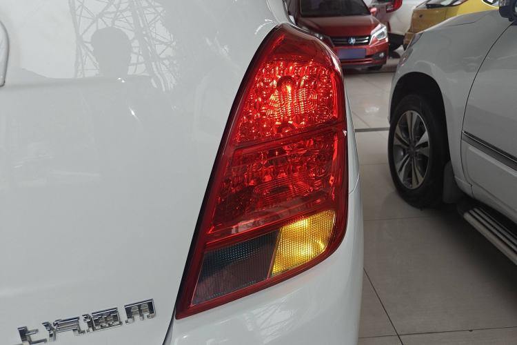 Used Chevrolet Trax 2018 330T Manual Transmission Two-Wheel Drive Comfort Version Right Rear Taillight