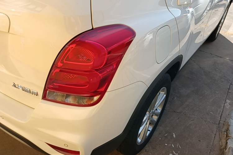 Used Chevrolet Trax 2018 330T Automatic Two-Wheel Drive Luxury Model Right Rear Taillight