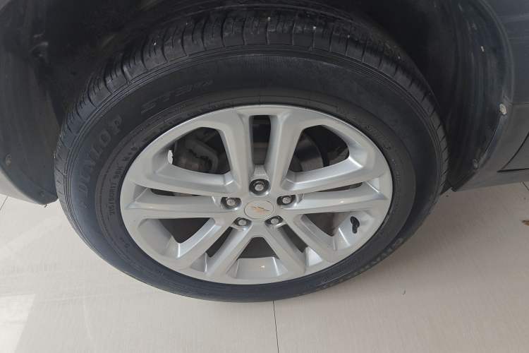 Used Chevrolet Trax 2018 330T Manual Transmission Two-Wheel Drive Comfort Version Right Rear Wheel Hub