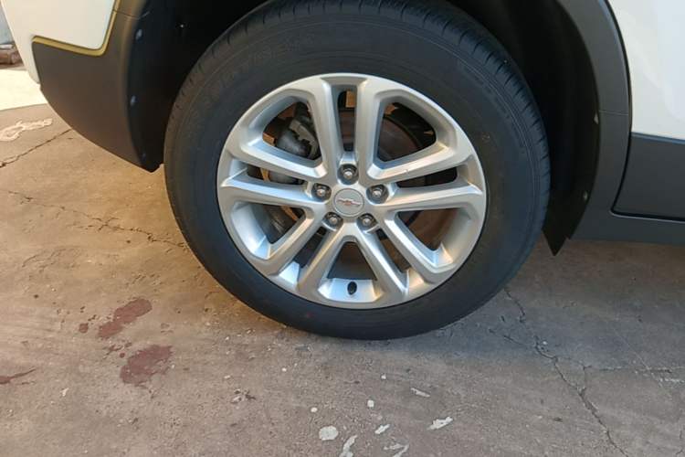 Used Chevrolet Trax 2018 330T Automatic Two-Wheel Drive Luxury Model Right Rear Wheel Hub