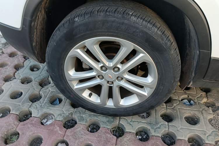 Used Chevrolet Trax 2018 330T Automatic Two-Wheel Drive Luxury Model Right Rear Wheel Hub