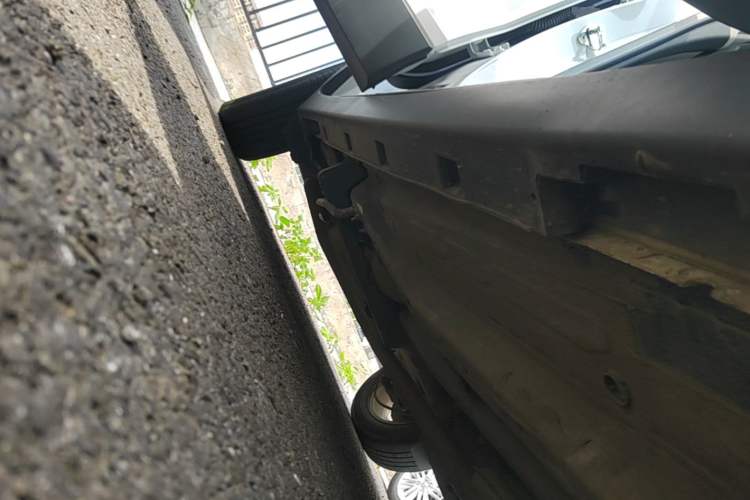 Used Chevrolet Trax 2018 330T Automatic Two-Wheel Drive Elite Model Right Side Sill