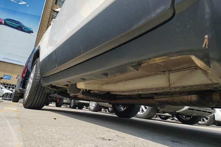 Used Chevrolet Trax 2018 330T Manual Transmission Two-Wheel Drive Comfort Version Right Side Sill