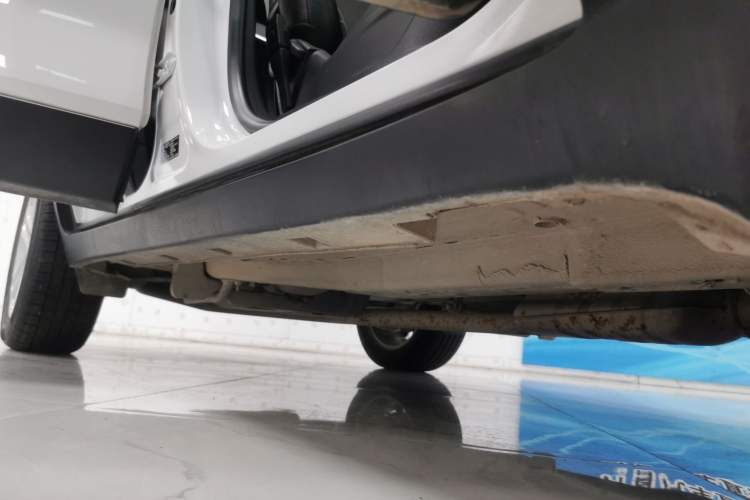 Used Chevrolet Trax 2018 330T Automatic Two-Wheel Drive Luxury Model Right Side Sill