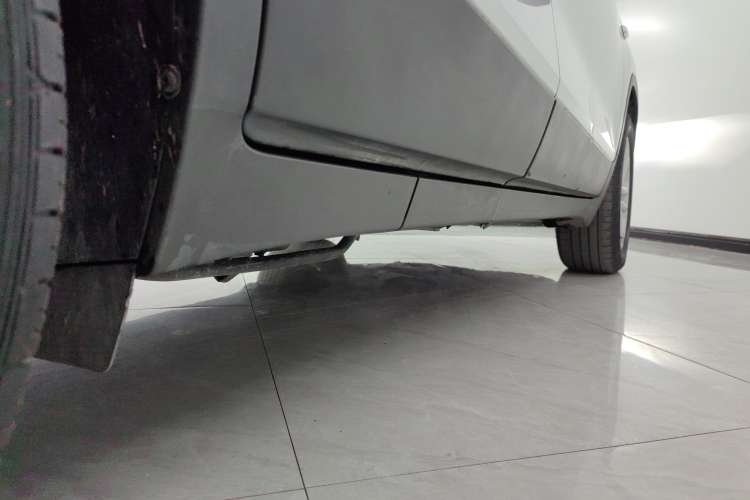 Used Chevrolet Trax 2018 330T Automatic Two-Wheel Drive Luxury Model Right Side Sill