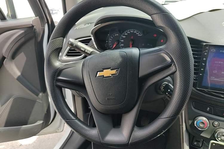Used Chevrolet Trax 2018 330T Manual Transmission Two-Wheel Drive Comfort Version Steering Wheel