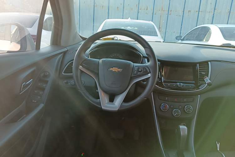 Used Chevrolet Trax 2018 330T Automatic Two-Wheel Drive Luxury Model Steering Wheel