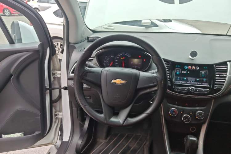 Used Chevrolet Trax 2018 330T Automatic Two-Wheel Drive Elite Model Steering Wheel