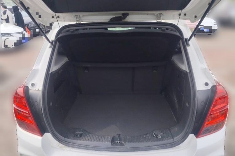 Used Chevrolet Trax 2018 330T Automatic Two-Wheel Drive Elite Model Trunk