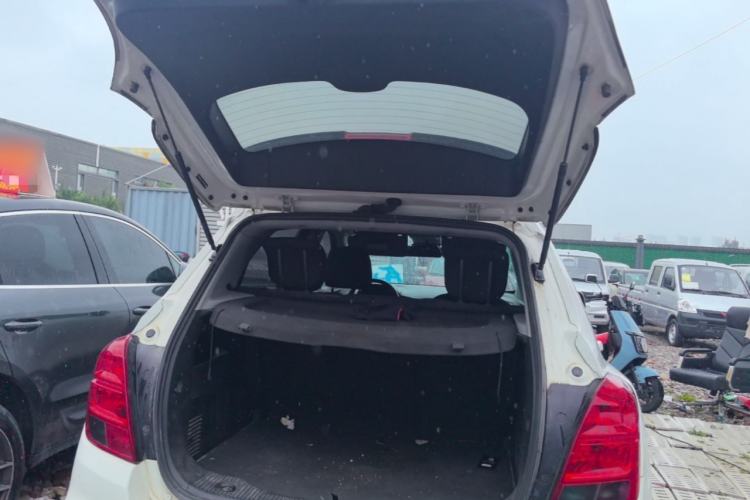 Used Chevrolet Trax 2018 330T Automatic Two-Wheel Drive Elite Model Trunk