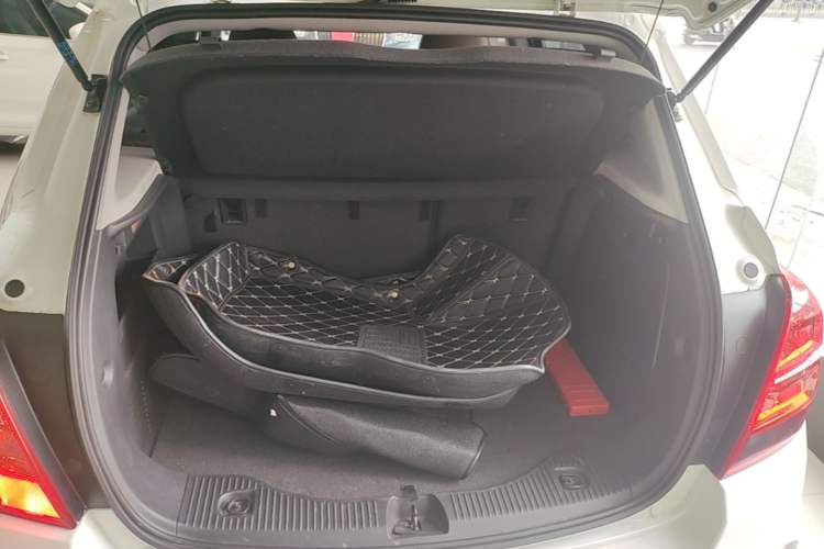 Used Chevrolet Trax 2018 330T Automatic Two-Wheel Drive Elite Model Trunk