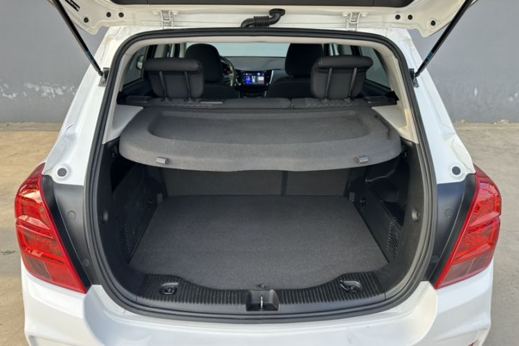 Used Chevrolet Trax 2018 330T Automatic Two-Wheel Drive Elite Model Trunk