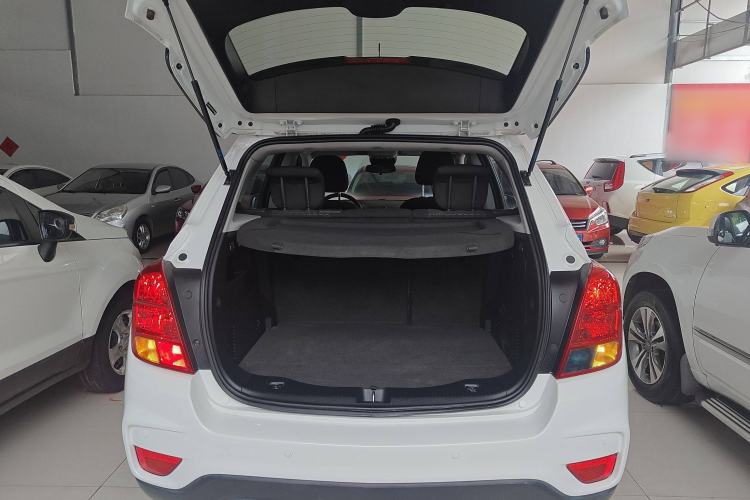 Used Chevrolet Trax 2018 330T Manual Transmission Two-Wheel Drive Comfort Version Trunk