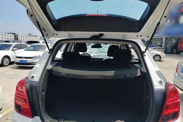 Used Chevrolet Trax 2018 330T Manual Transmission Two-Wheel Drive Comfort Version Trunk