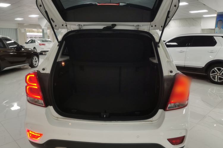 Used Chevrolet Trax 2018 330T Automatic Two-Wheel Drive Luxury Model Trunk