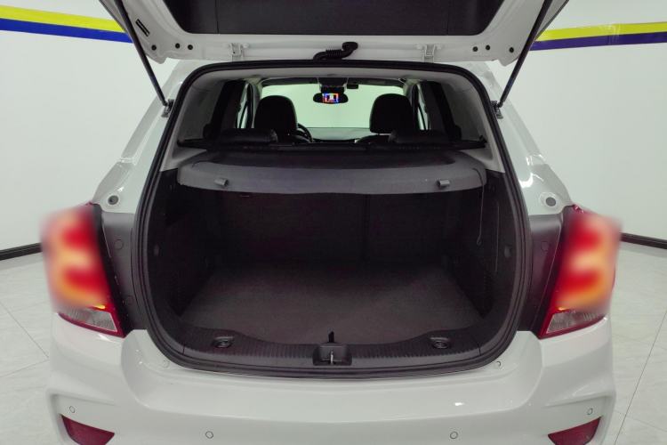 Used Chevrolet Trax 2018 330T Automatic Two-Wheel Drive Luxury Model Trunk