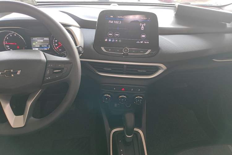 Used Chevrolet Trax 2019 Redline 325T Automatic Fun Edition China VI Standard Audio And AC Panel