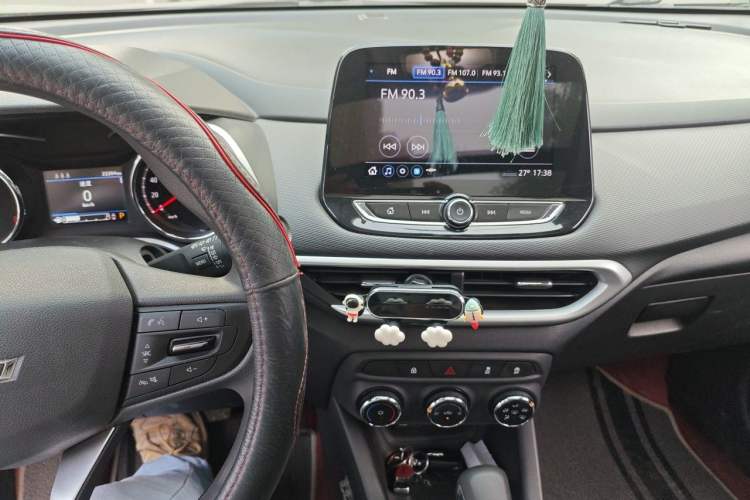 Used Chevrolet Trax 2019 Redline 325T Automatic Fun Edition China VI Standard Audio And AC Panel
