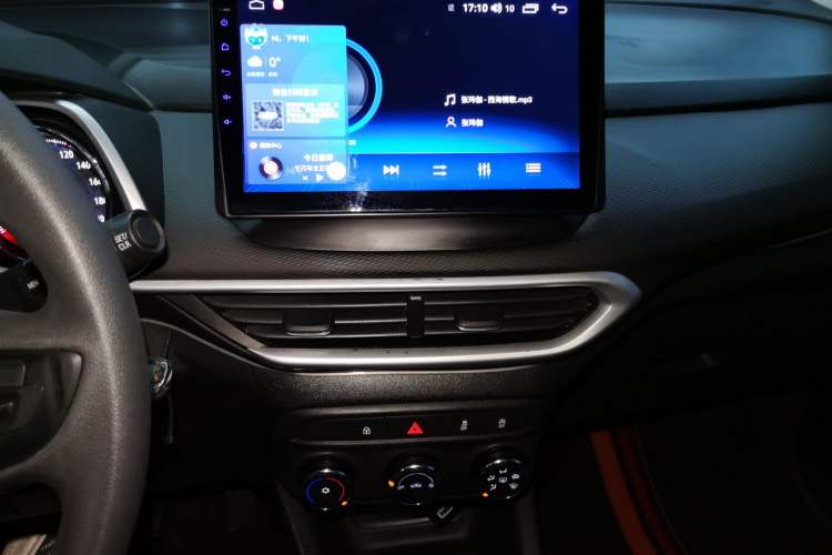 Used Chevrolet Trax 2019 325T Automatic Sport Edition China VI Standard Audio And AC Panel