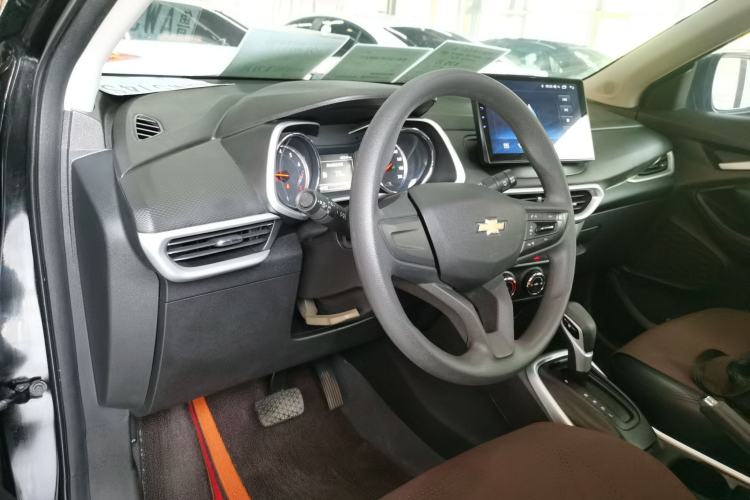 Used Chevrolet Trax 2019 325T Automatic Sport Edition China VI Standard Center Console