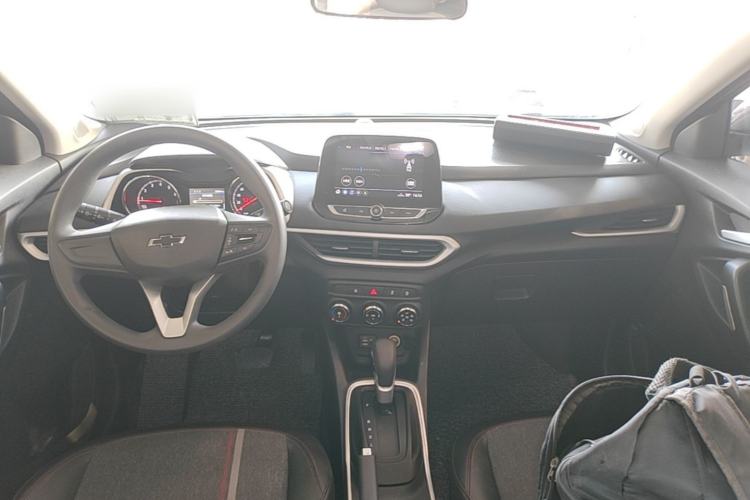 Used Chevrolet Trax 2019 Redline 325T Automatic Fun Edition China VI Standard Center Console
