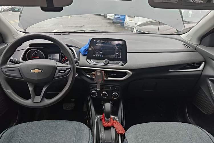 Used Chevrolet Trax 2019 325T Automatic Sport Edition China VI Standard Center Console