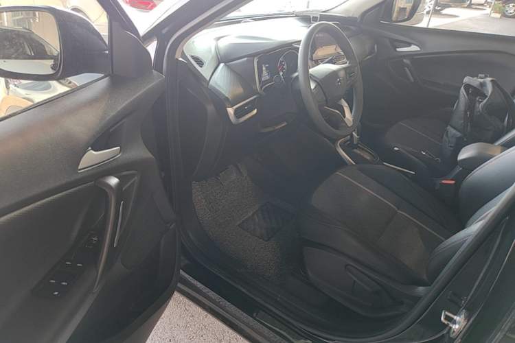 Used Chevrolet Trax 2019 Redline 325T Automatic Fun Edition China VI Standard Driver Seat