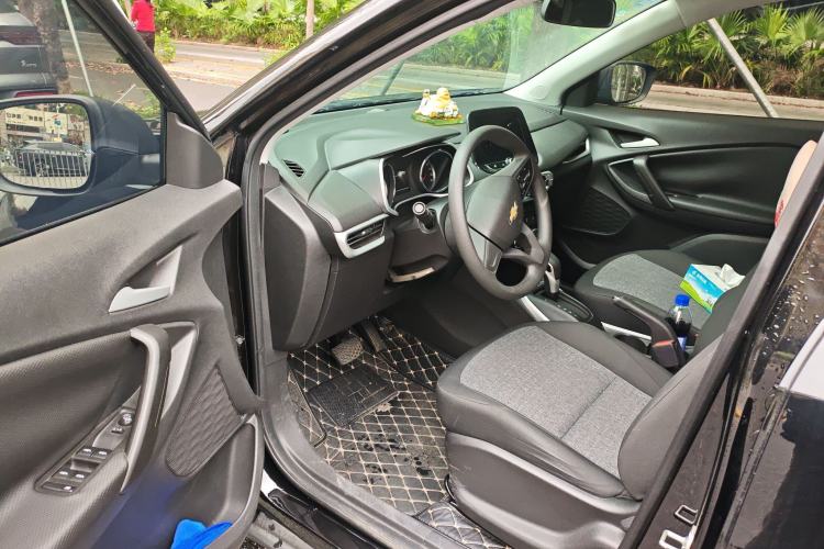 Used Chevrolet Trax 2019 325T Automatic Sport Edition China VI Standard Driver Seat