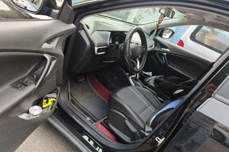Used Chevrolet Trax 2019 Redline 325T Automatic Fun Edition China VI Standard Driver Seat