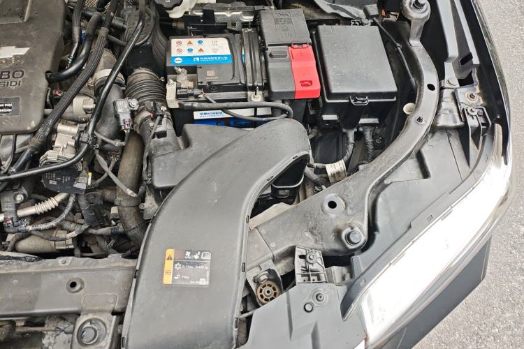 Used Chevrolet Trax 2019 325T Automatic Sport Edition China VI Standard Engine Bay Left