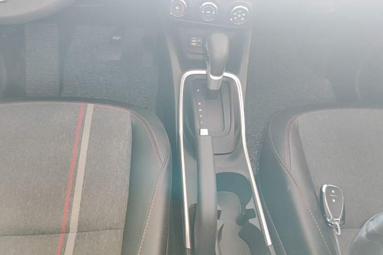 Used Chevrolet Trax 2019 Redline 325T Automatic Fun Edition China VI Standard Gear Lever